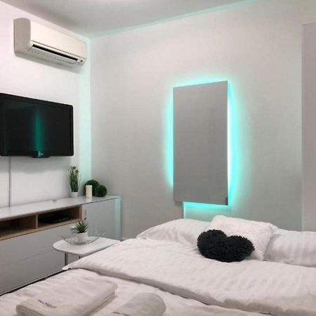 Modern Center Studio Under The Castle - Free Parking Appartement Ljubljana Buitenkant foto
