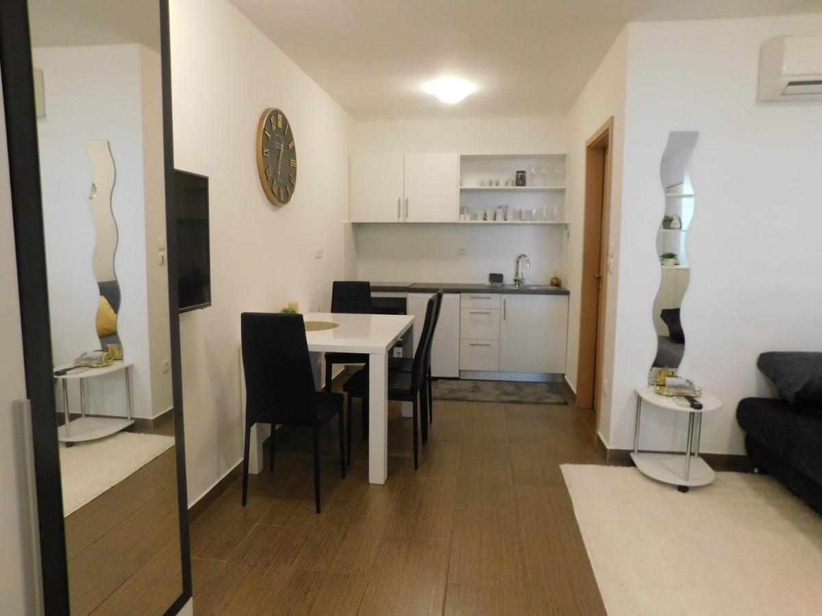Modern Center Studio Under The Castle - Free Parking Appartement Ljubljana Buitenkant foto