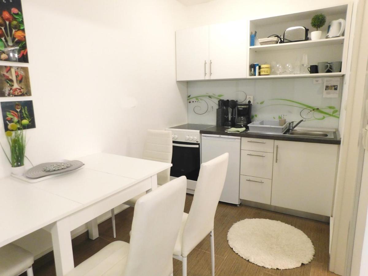 Modern Center Studio Under The Castle - Free Parking Appartement Ljubljana Buitenkant foto