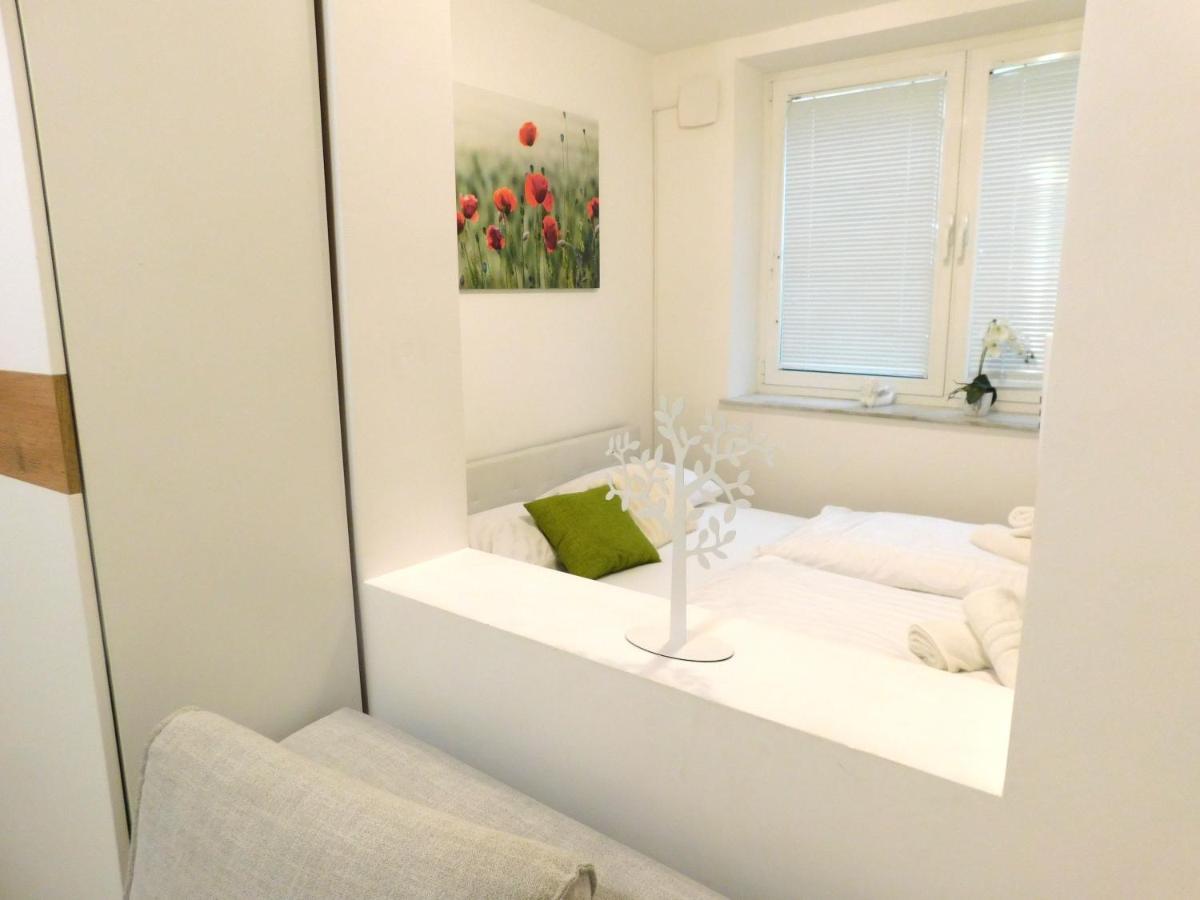 Modern Center Studio Under The Castle - Free Parking Appartement Ljubljana Buitenkant foto