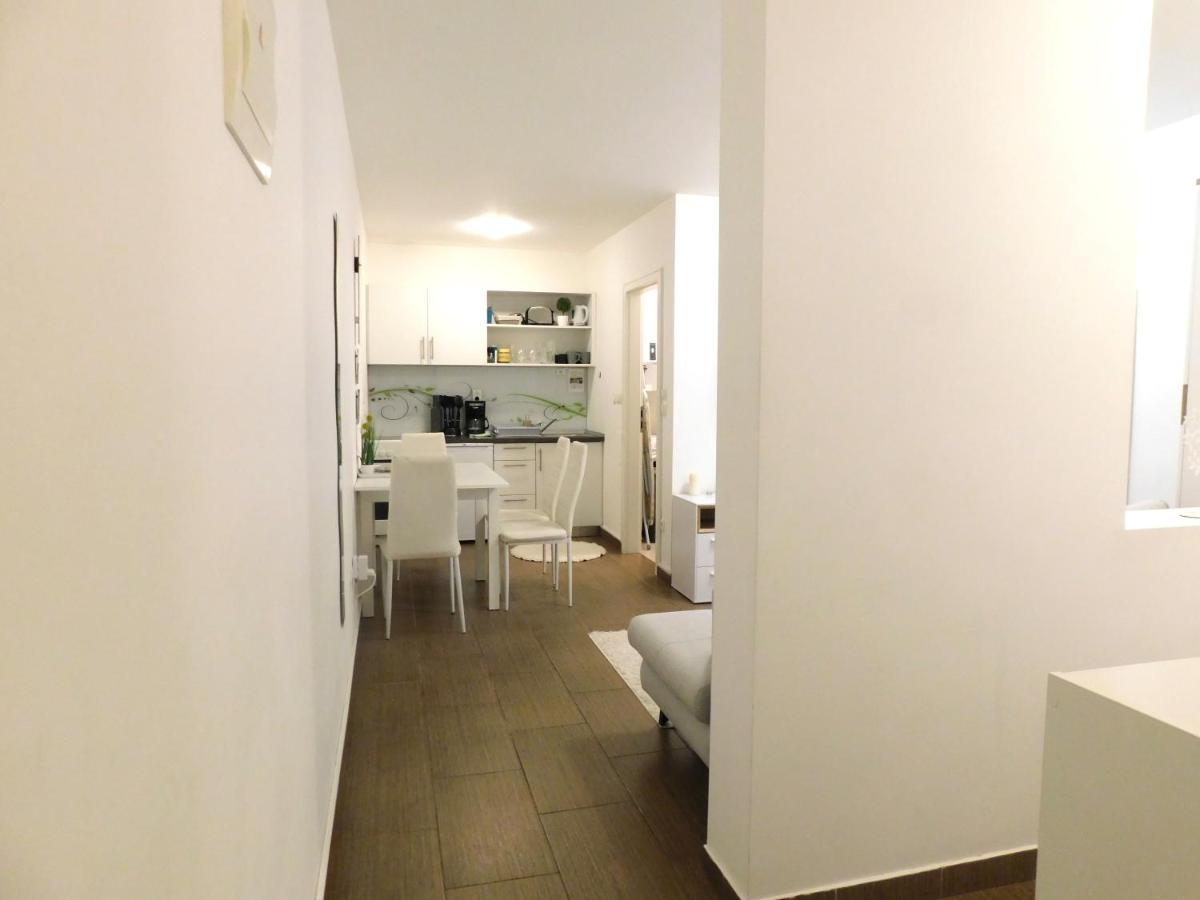 Modern Center Studio Under The Castle - Free Parking Appartement Ljubljana Buitenkant foto