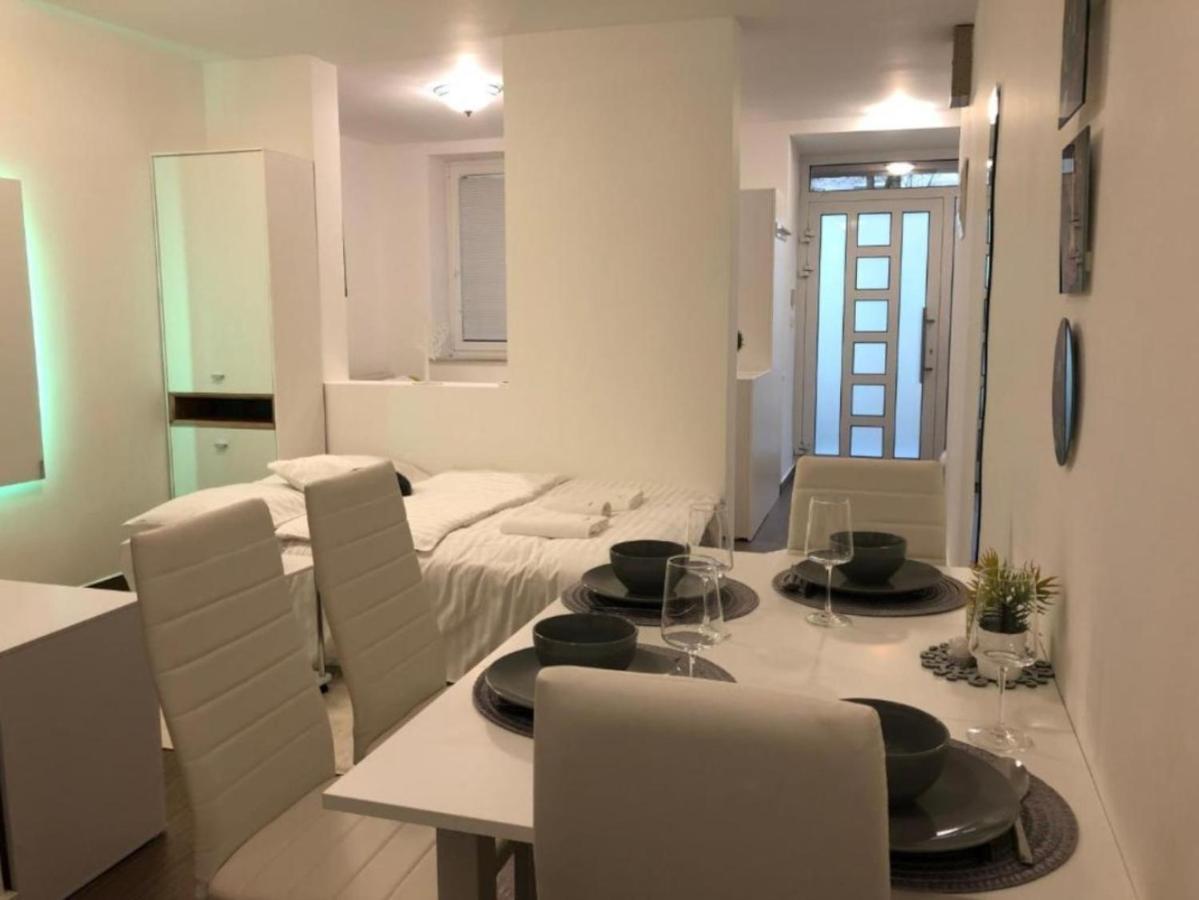 Modern Center Studio Under The Castle - Free Parking Appartement Ljubljana Buitenkant foto