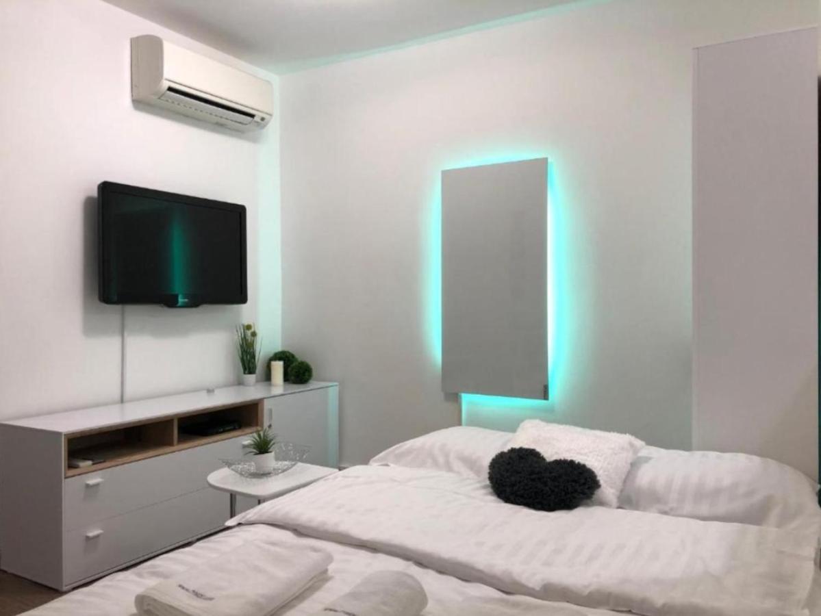 Modern Center Studio Under The Castle - Free Parking Appartement Ljubljana Buitenkant foto